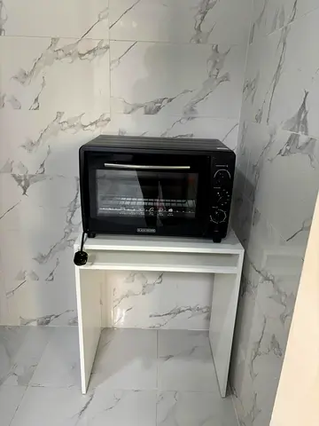 Electric countertop oven in good working condition