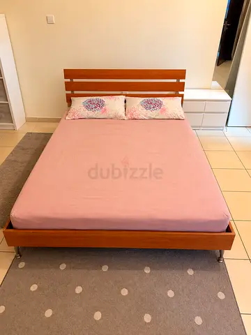 Queen size bed and mattress (150x200)