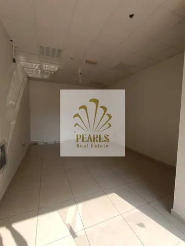 فرصة ذهبية محل اول مستاجر يصلح لجميع الانشطة التجارية وتبلغ مساحته 678 جاهز علي الاستلام _منطقة سكنية كثيفة _قريب من جميع الخدمات والمواصلات _السعر ال