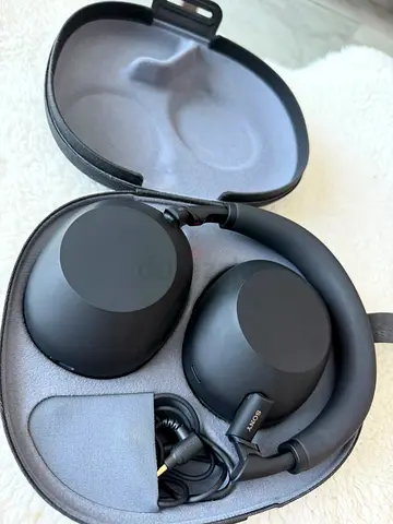 Sony WH-1000XM6 – Like New, Used Less Than 10 Times