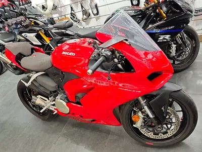 2025 Ducati Panigale V2 S – Mint Condition, 3,300 km