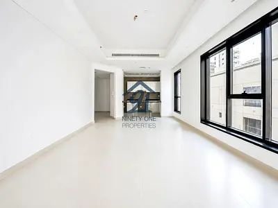 Well Maintained | Bright & Airy | Mid Floor