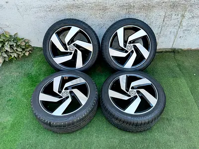 Original Takeoff 2026 VW Golf 17” rims and tyres
