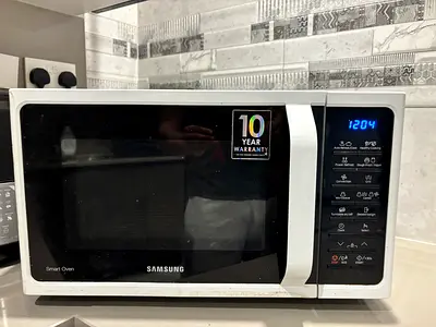 Samsung countertop microwave oven (with convection) - used, good condition