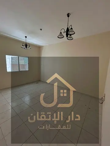 🔥 شقة غرفتين وصالة للإيجار في الرولة – موقع حيوي، سعر مميز، ومرونة في الدفع