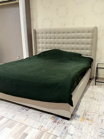 United Furniture & Co. Super King upholstered bed + mattress