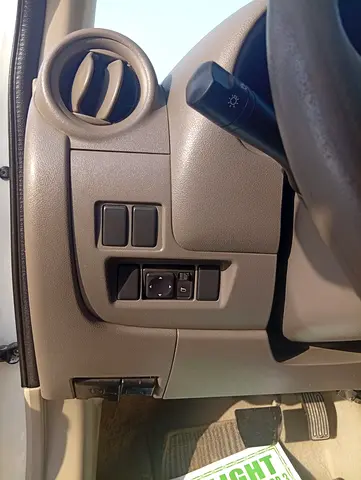 2013 Nissan SUNNY photo 9