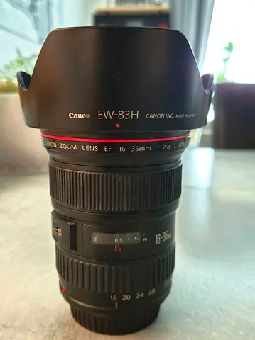 Canon lens EF 16-35 mm f/2.8 USM