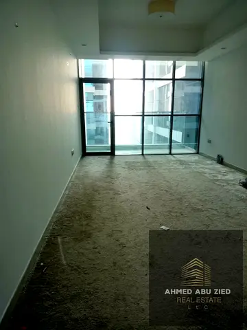 جيم - مسبح - باركن - حديقة - غرفة نوم ماستر - صالة واسعة - بلكونة - خزائن الحائط - مساحة واسعة - تشطيب فاخرة - غاز مركزي - 2 حمام - تكييف مركزي