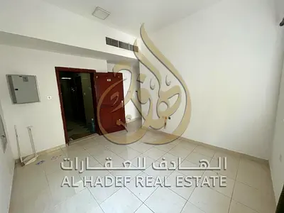 فرصة مميزة للسكن في منطقة النباعة بجوار اللولو، شقة غرفة وصالة بموقع حيوي وقريب من الخدمات والمرافق اليومية، مما يجعلها مناسبة للسكن والاستقرار في موق
