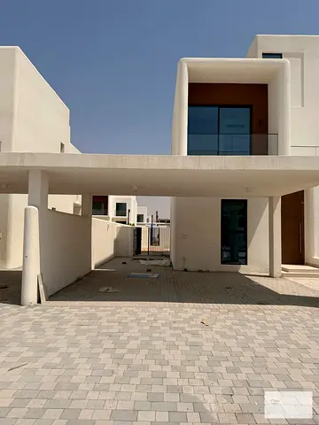 أفضل سعر في السوق لفيلا مكونة من 4 غرف نوم؛ موعد التسليم خلال 5 أشهر.