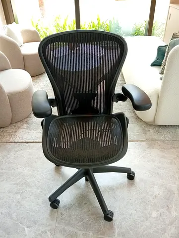 hereman miller Aeron size B fully loaded