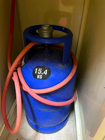 Gas stove, cylinder, regulator with pipe
