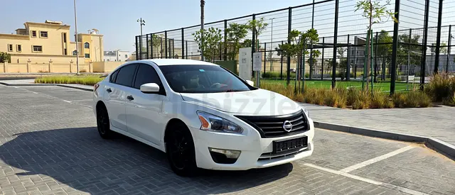 Good Condition- Nissan Altima SV-2015 GCC Specs,- Family Used,4 Cylinder -Very Economical