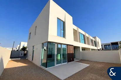 Close to Golden Beach | 4 Bed | Single Row