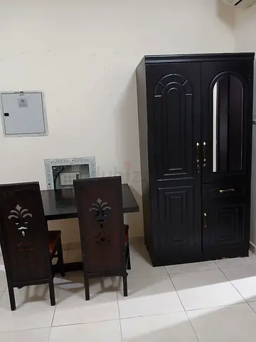 Well maintained fully furnished room for familly