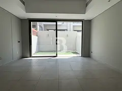 Huge Built-up Townhouse | Close to Park