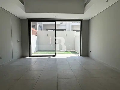 Huge Built-up Townhouse | Close to Park