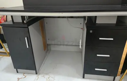 Study / office table for AED 100