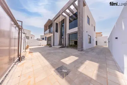 Suburban villa for family, easy access to the city