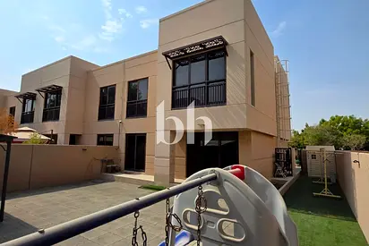 Corner 3 Bed Townhouse | Bigger layout | Vacant