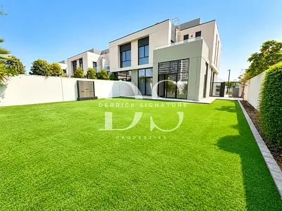 4BR Corner Villa | Large Plot | Vacant Now