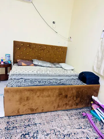 King size bed with free mattress