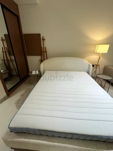 mattress in excellent condition 160x200