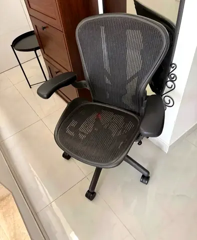 .Selling Herman Miller Aeron Classic Chair Size B Fully Adjustable PostureFit Back Support