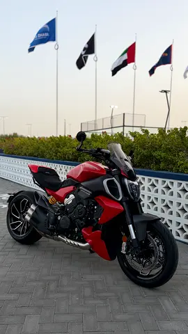 Ducati Diavel V4 2025