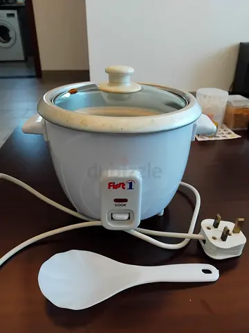 Simple 1.8L Electric Rice Cooker with Lid and Spoon - Working