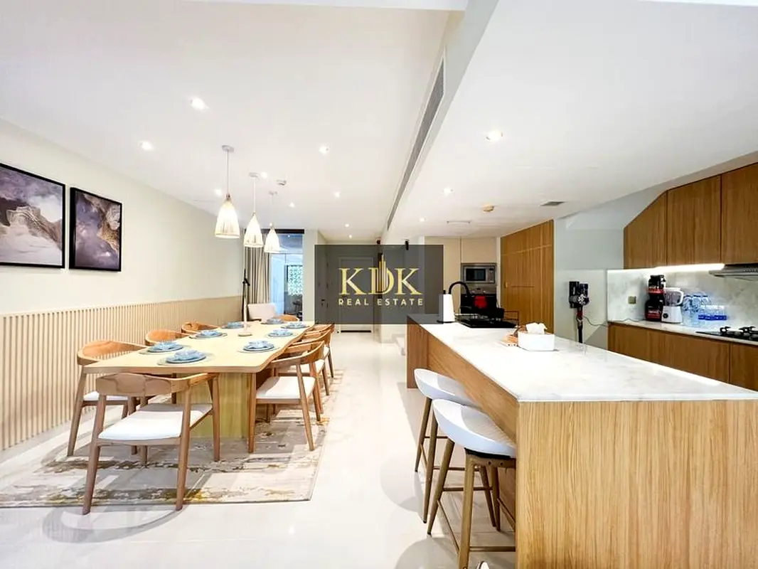 Fully Furnished | Upgraded Villa | Park View