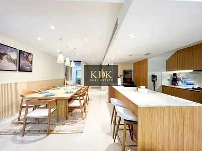 Fully Furnished | Upgraded Villa | Park View