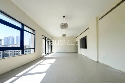 Upgraded | Pool Facing | Corner Unit | Study Room