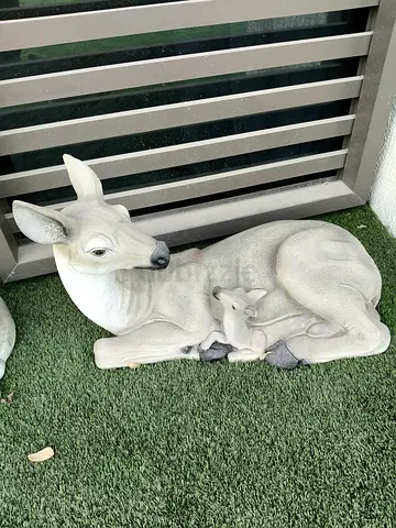 Outdoor decorative deer statue (mother and fawn) - used
