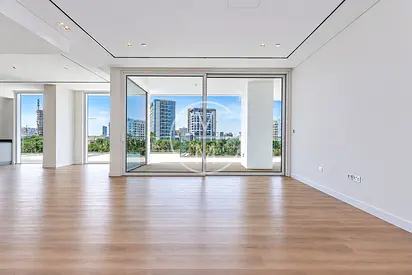Renovated | 1 Bed | Large Terrace | Boulevard View