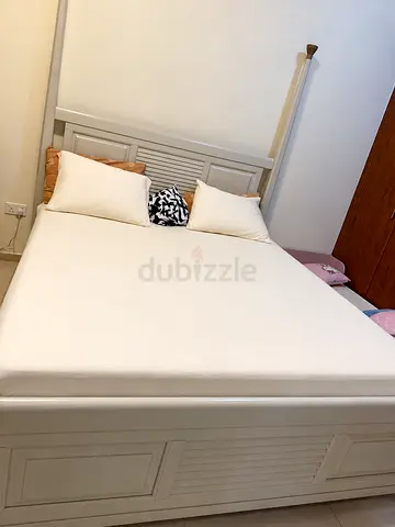 Elegant White 4-Poster Bedroom Bed with Mattress