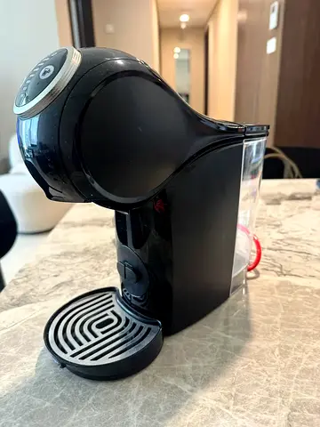 Compact single-serve capsule coffee machine - black, very good working condition