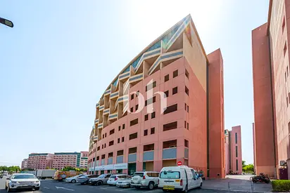 Mixed-Use Full Building | 8% ROI | 90% Occupied