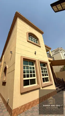 An excellent opportunity to rent a spacious villa in the Al Muwaihat 2 area of ​​Ajman. It features a practical layout and comfortable living spaces,