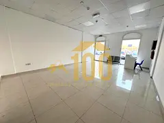 Ready to Move Commercial Shop with High Visibility