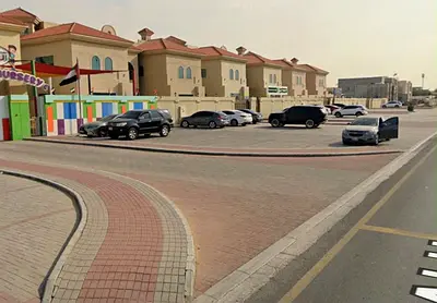 ارض مخصصه لمدرسه / موقع استراتيجي / مساحه الارض كبيره جدا / تملك حر لجميع الجنسيات