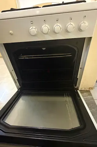 Used freestanding gas cooker with oven - good working condition