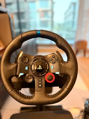 Racing wheels , pedals and shifter (H)