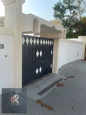 للإيجار | بيت عربي للاستثمار | الفيحاء – الشارقة بيت عربي بمساحة كبيرة | 5 غرف مستقلة | كل غرفة بمطبخ وحمام خاص | حوش واسع | جراج مغطى | 130,000 درهم