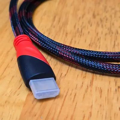 Premium Braided High-Speed HDMI Cable with Anti-Interference Ferrite Cores – Red/Black Woven Mesh