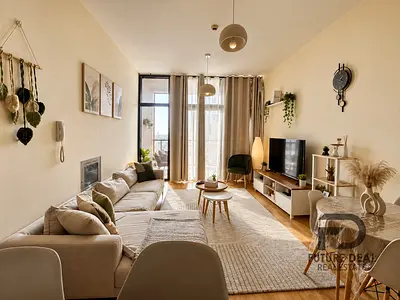 Exclusive Vacant 1 Bedroom | Distress Deal | Spacious Layout Bright | 2 Balcony | Furnsihed