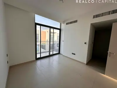Stunning 3 Bedroom Townhouse+ Maid Room