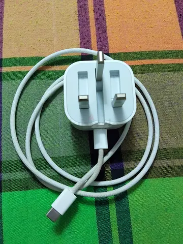 Apple USB-C 20W Charger with Braided USB-C Cable (Genuine-apple) - Good Condition