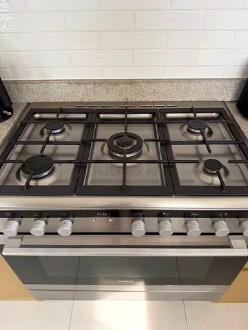 Siemens Brand Gas Cooker 5 Burner Like new condition